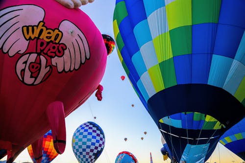  Hot Air Balloons With Colorful Designs