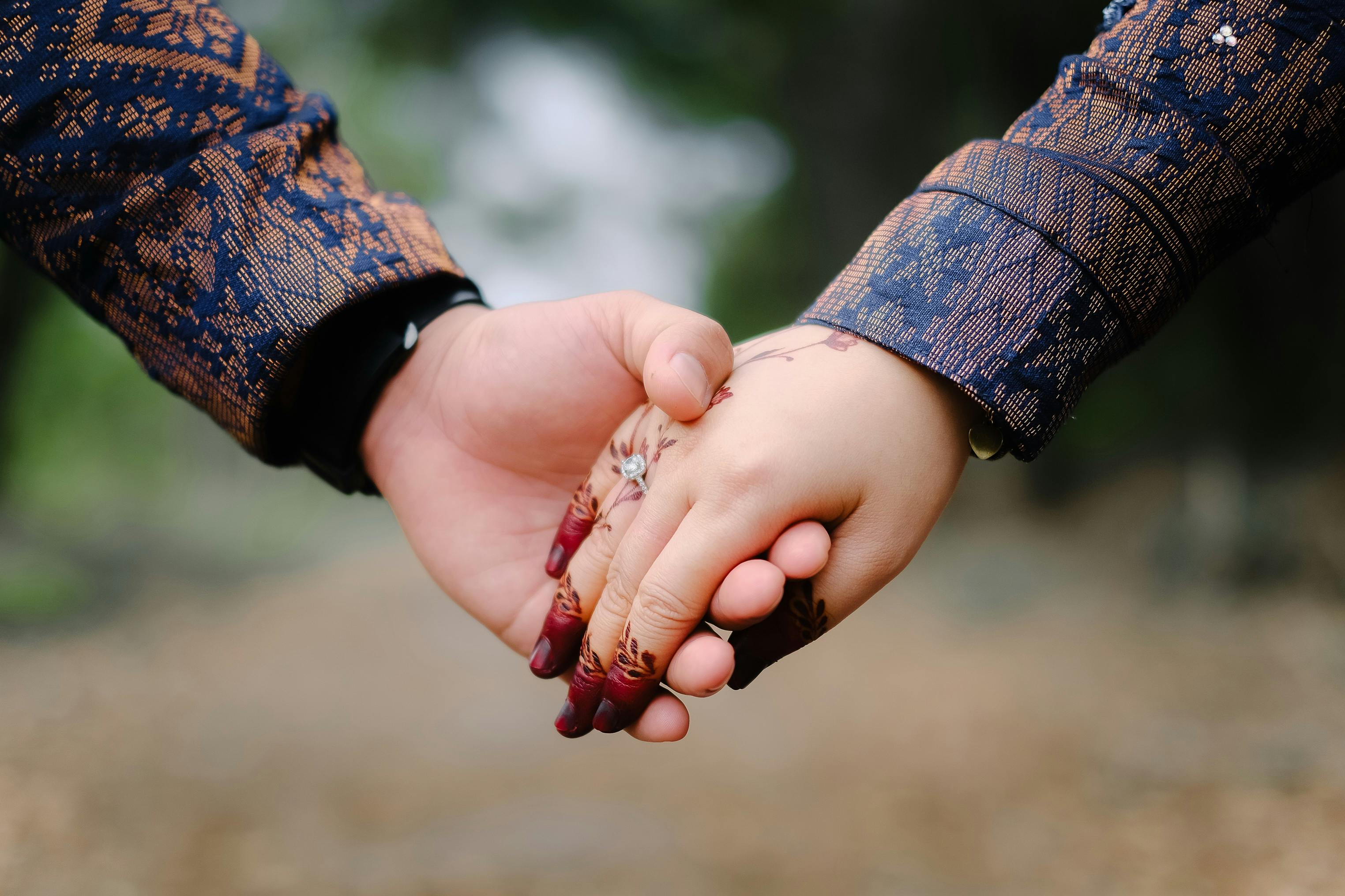 Close-Up of Couple Holding Hands Outdoors · Free Stock Photo, image size:3048x2032