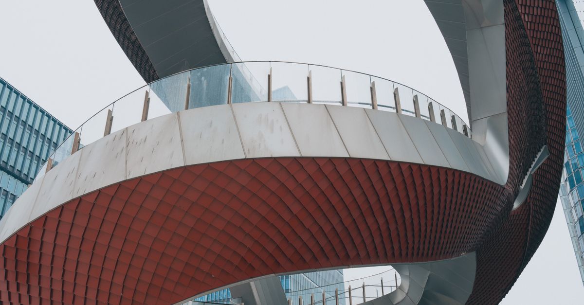 Modern architectural spiral walkway in urban setting · Free Stock Photo