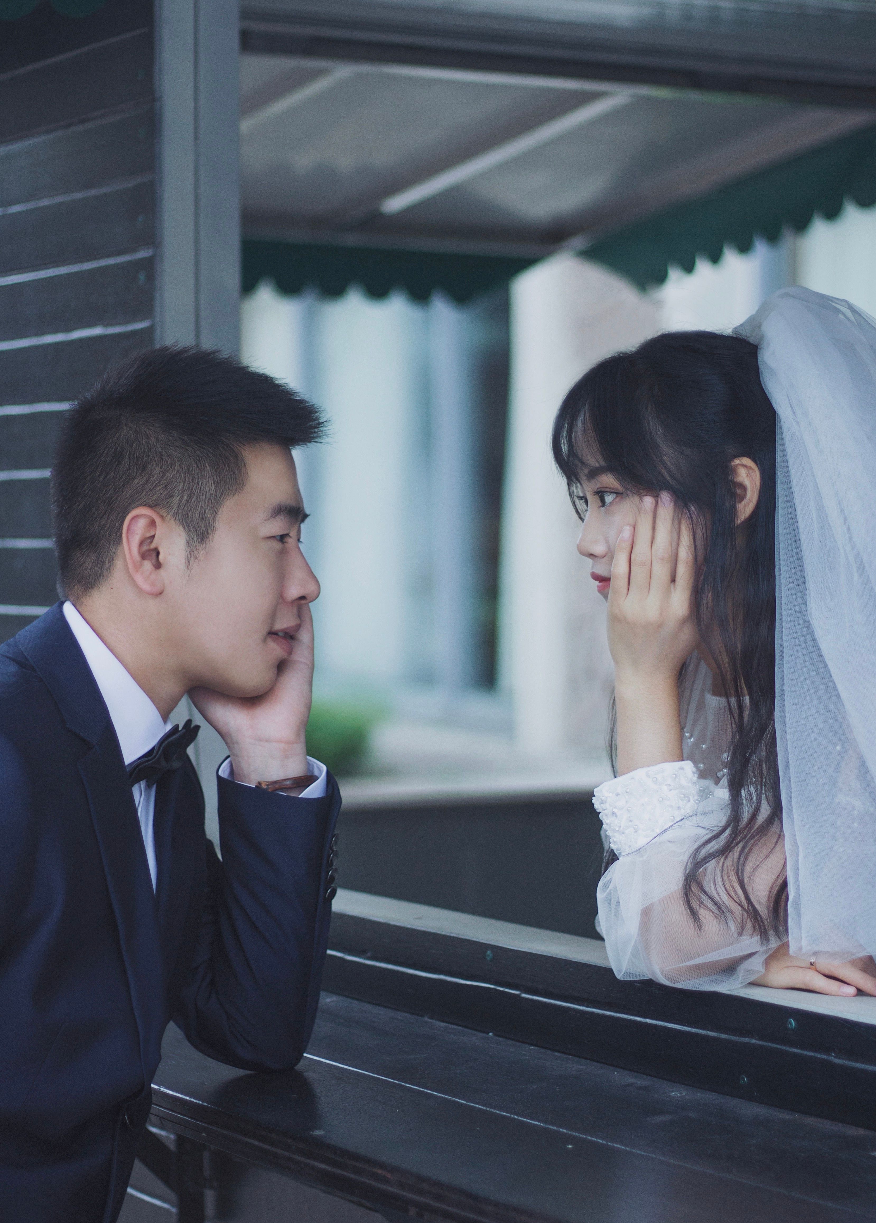 免費 男人和女人看著對方 圖庫相片