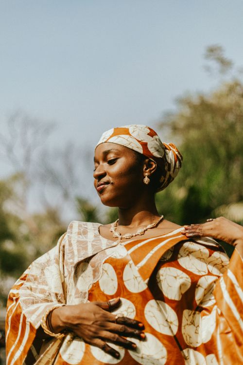 Free Confident woman in traditional African attire outdoors, radiating elegance. Stock Photo