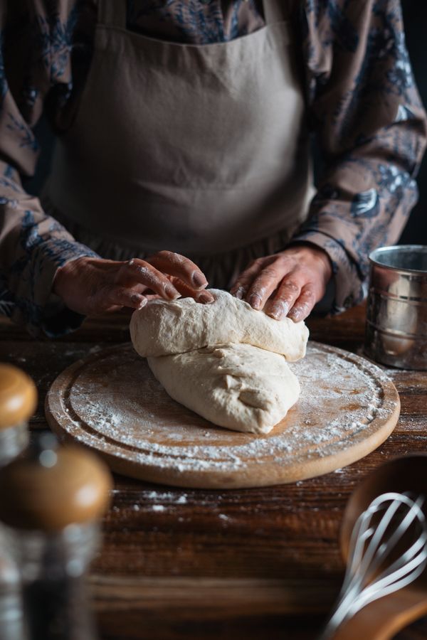 Préparation d'une tarte de saison à la boulangerie-pâtisserie d'Agen
