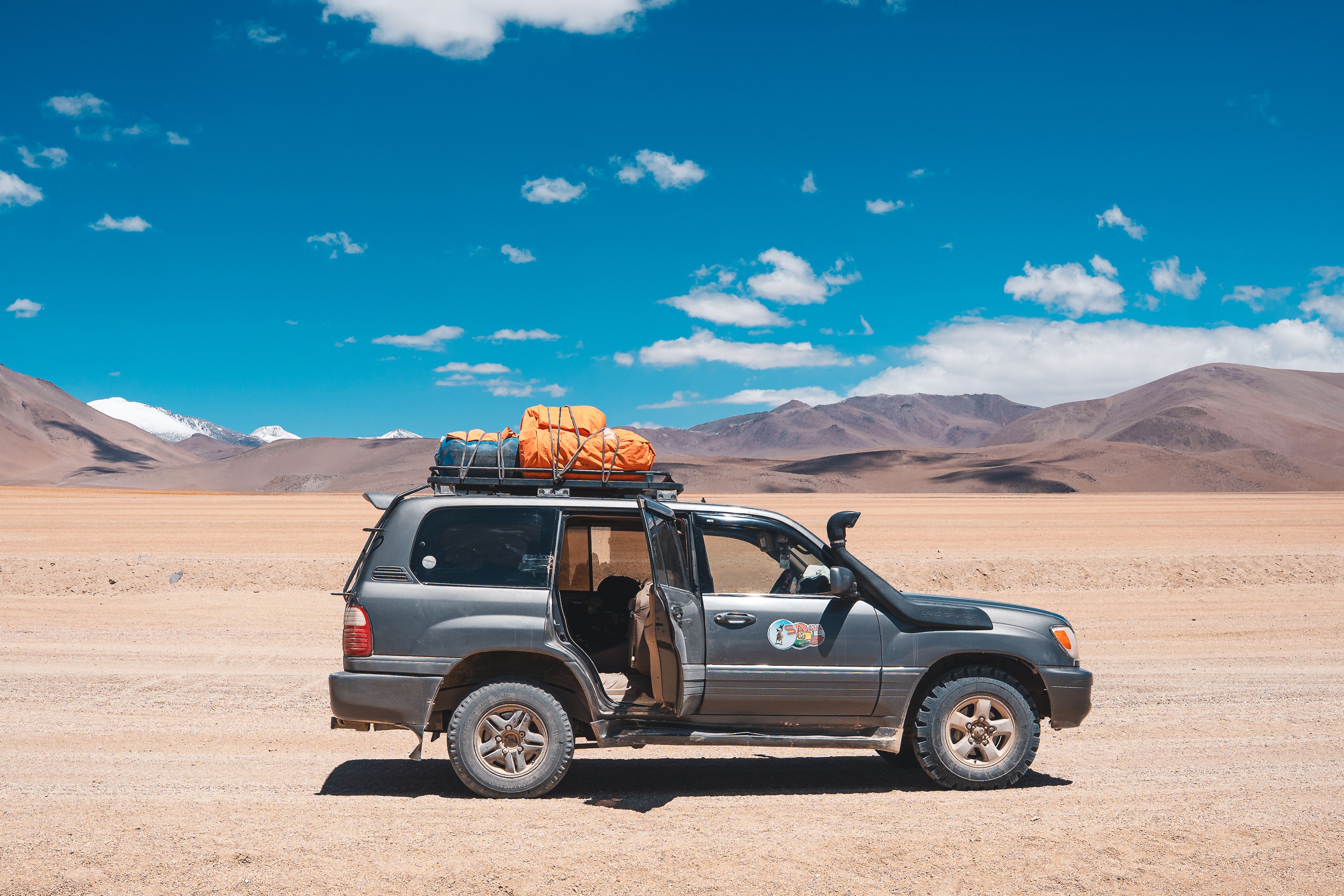 Off-Road 4x4 Adventure in the Bolivian Desert · Free Stock Photo