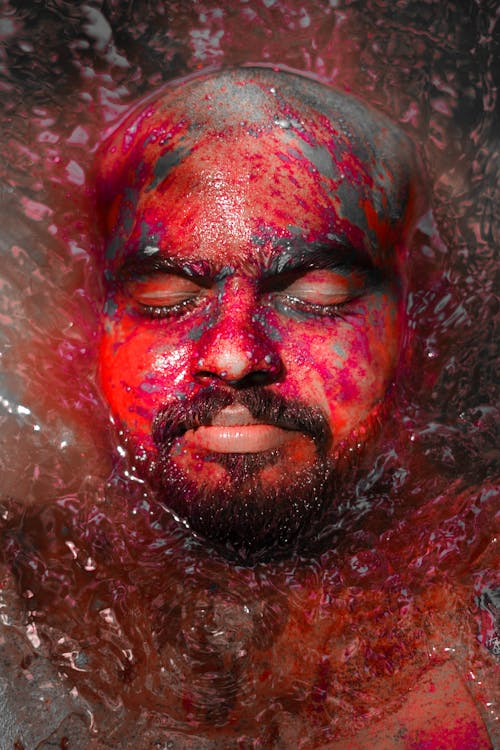 Hombre Bajo El Agua Con Rostro Mostrado