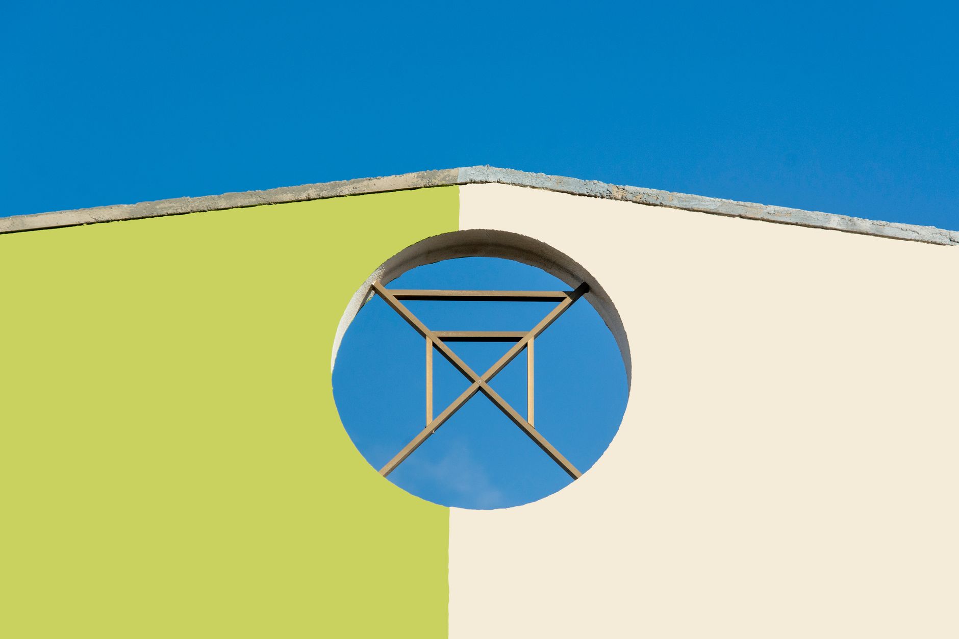 Tasarımda orantı ve ölçek kullanarak sağlanan görsel dengeyi temsil eden modern ve minimalist bir kompozisyon.