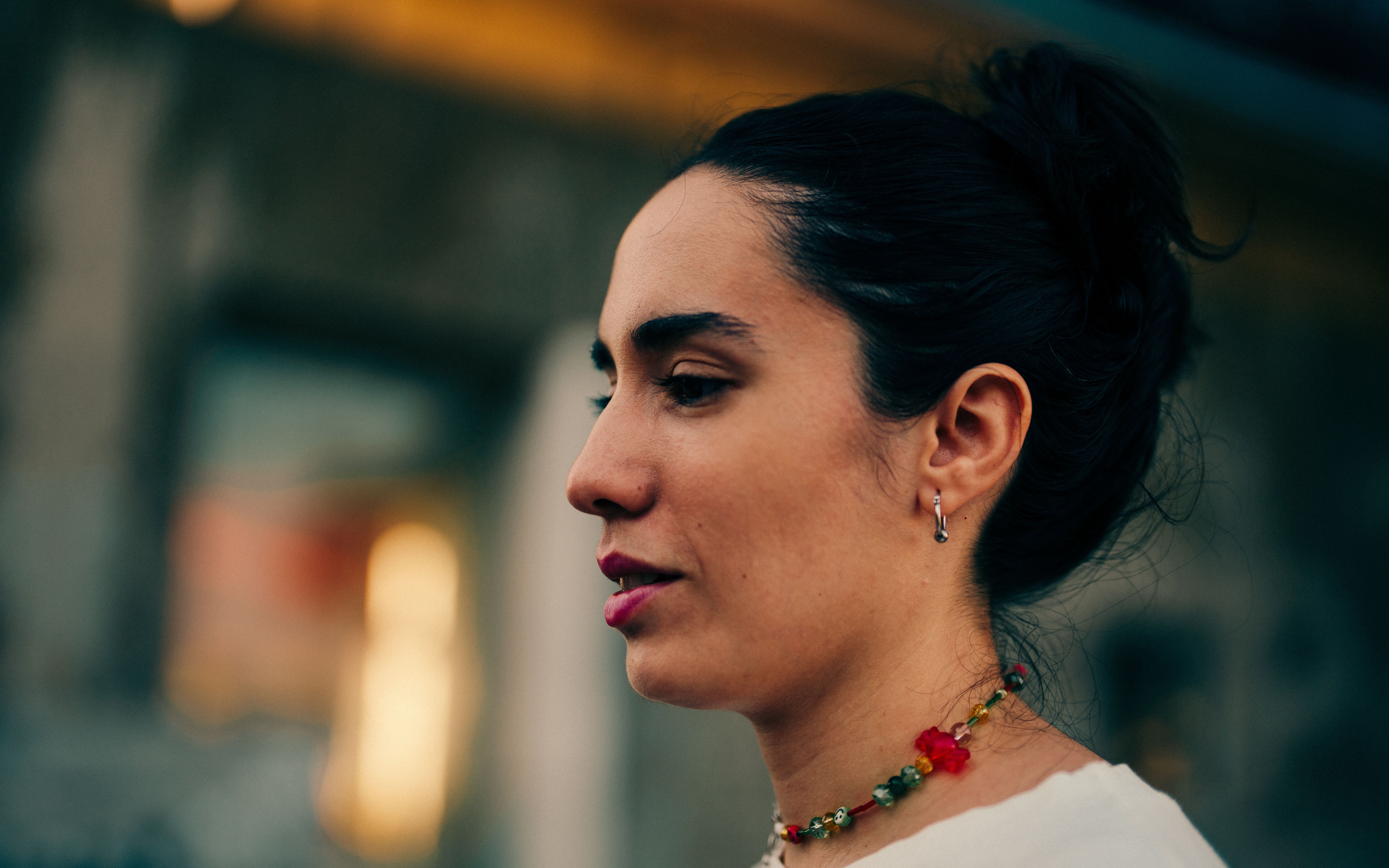 Side Profile Midshot Of A Human Photos, Download The BEST Free Side ...