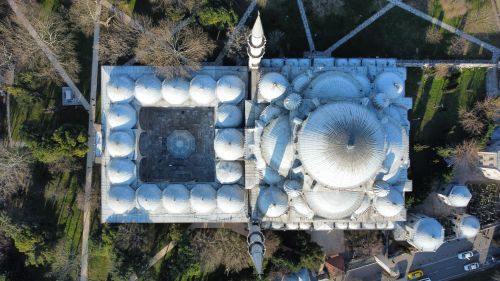 Free A breathtaking aerial view of an iconic mosque in Istanbul, showcasing its grand architecture. Stock Photo