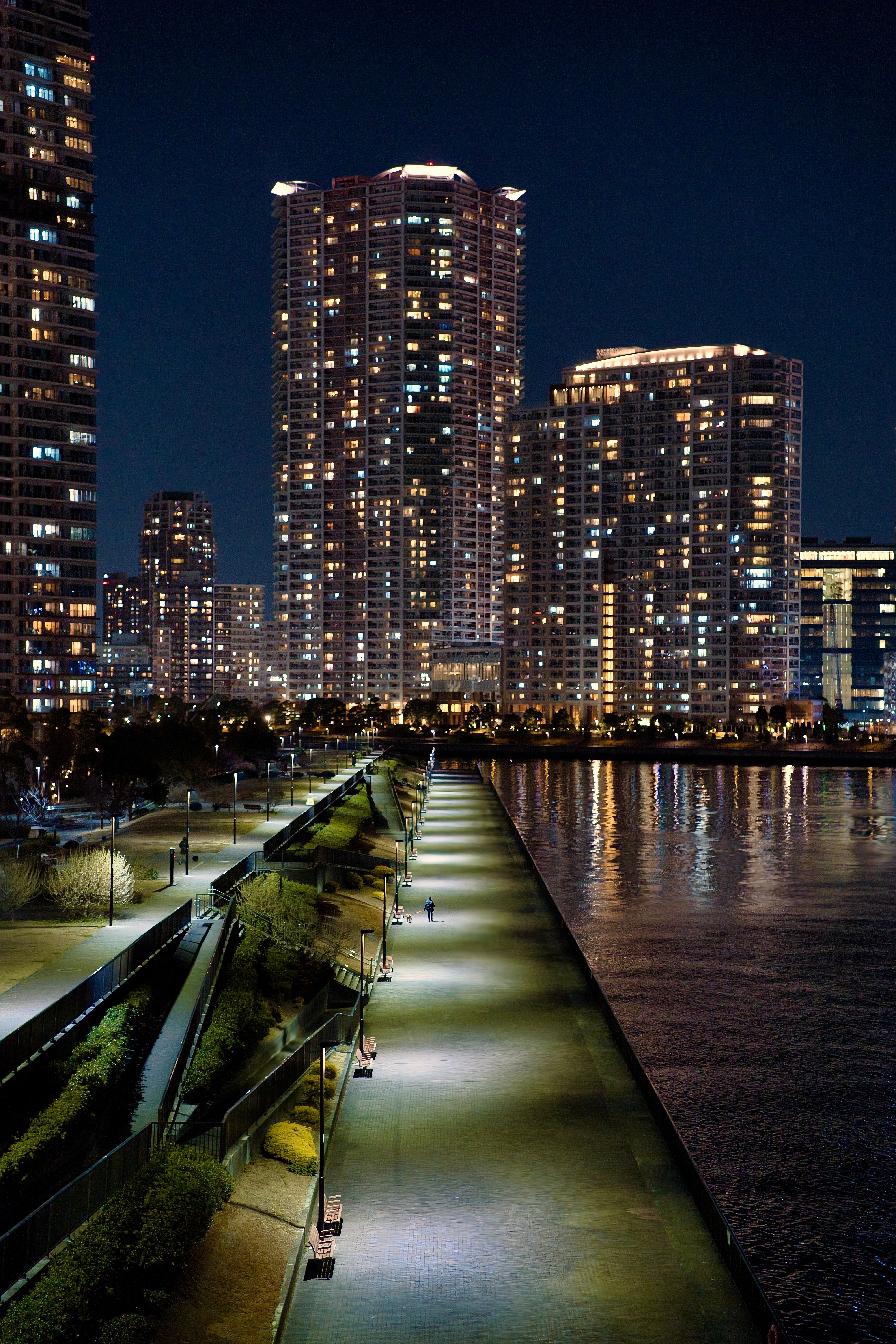 City Night View with Illuminated Skyscrapers · Free Stock Photo