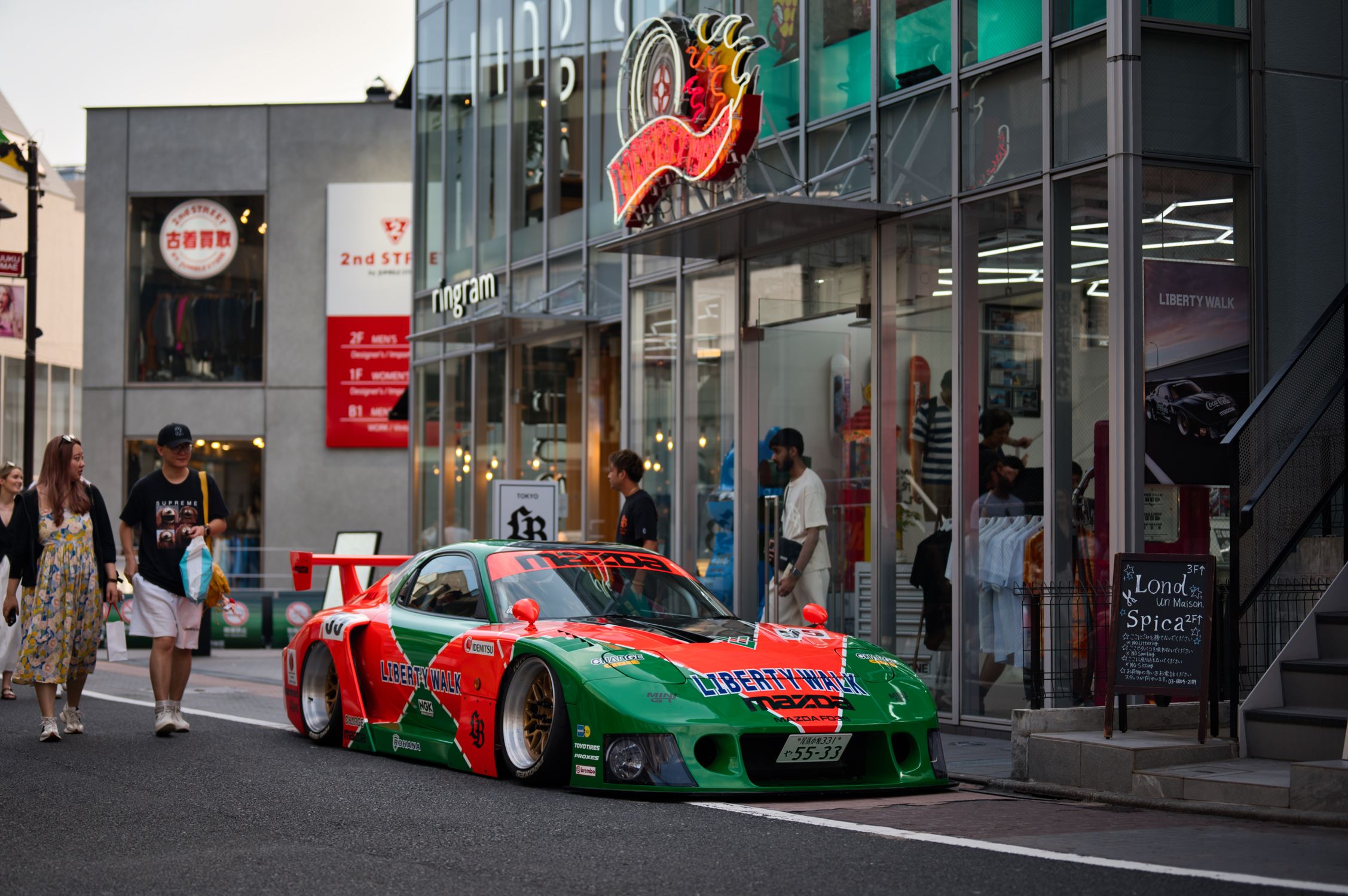 Street Scene in Tokyo with Custom Mazda RX-7 Racecar · Free Stock Photo