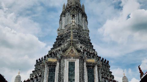 Stunning view of Wat Arun, a famous Buddhist temple in Bangkok, Thailand.