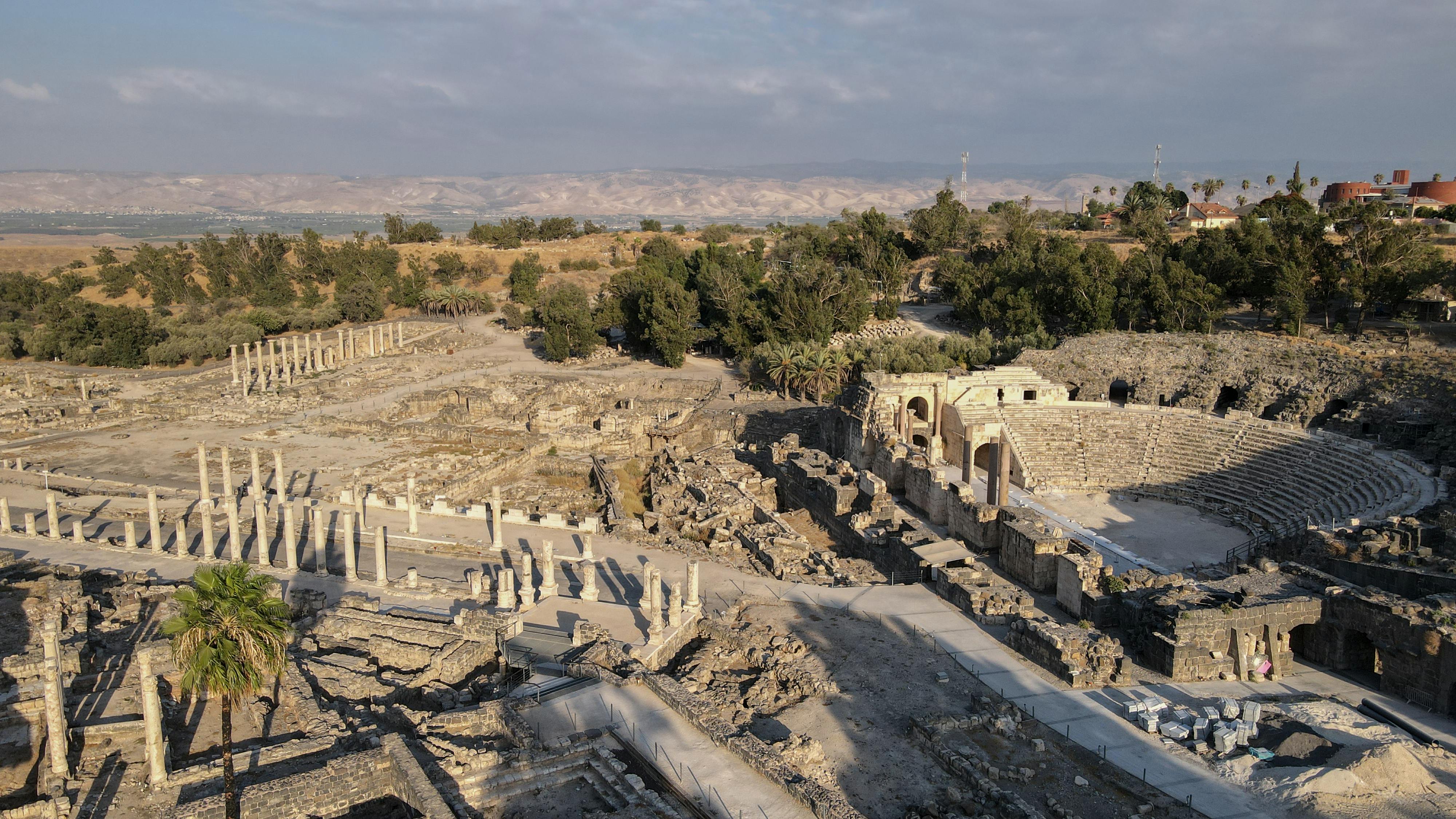 Ücretsiz İsrail'in Beit She'an şehrinin muhteşem antik kalıntılarını yukarıdan keşfedin. Stok Fotoğraflar