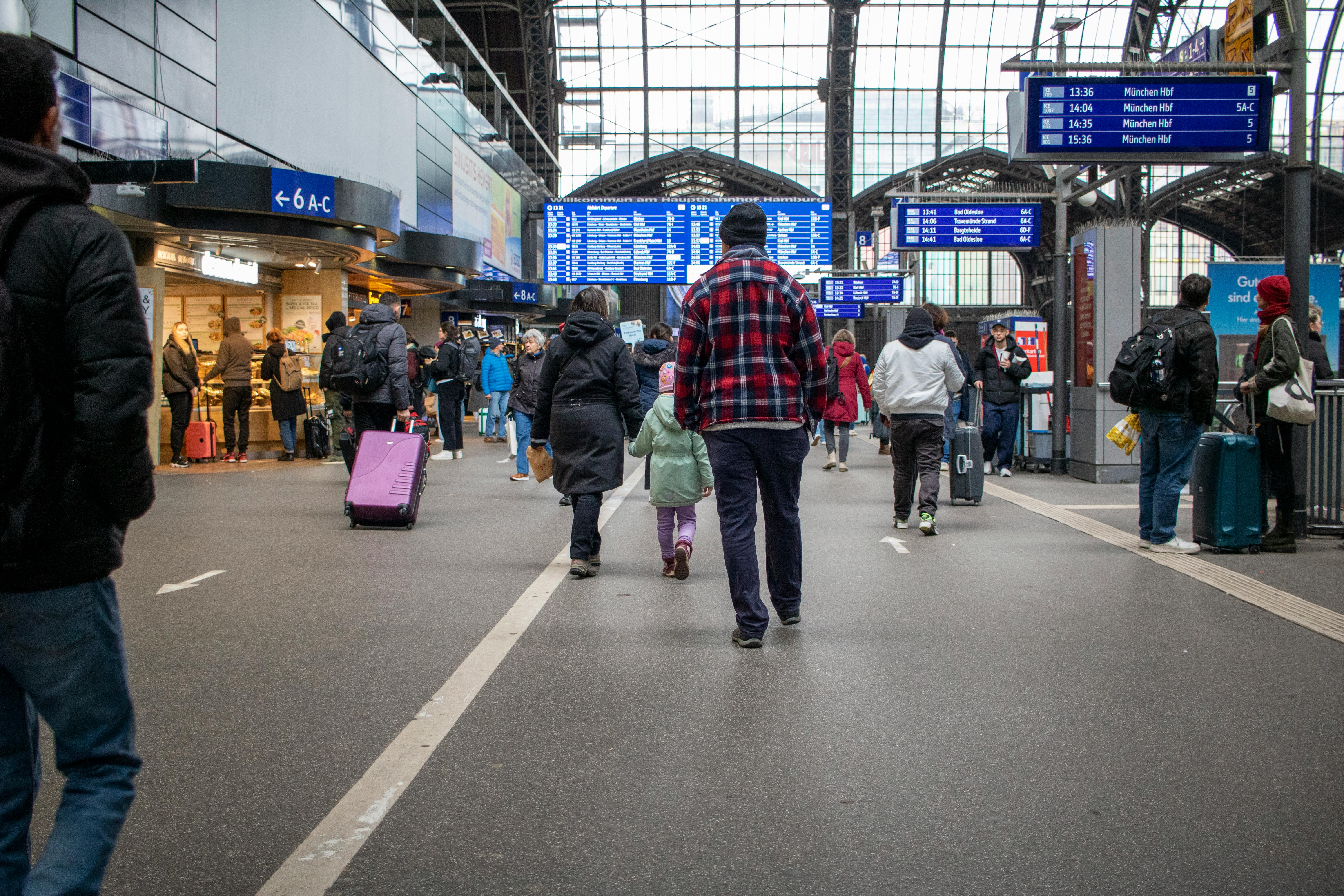 Number of travel and tourism jobs worldwide 2024 — Photo by Frank Rietsch on Pexels