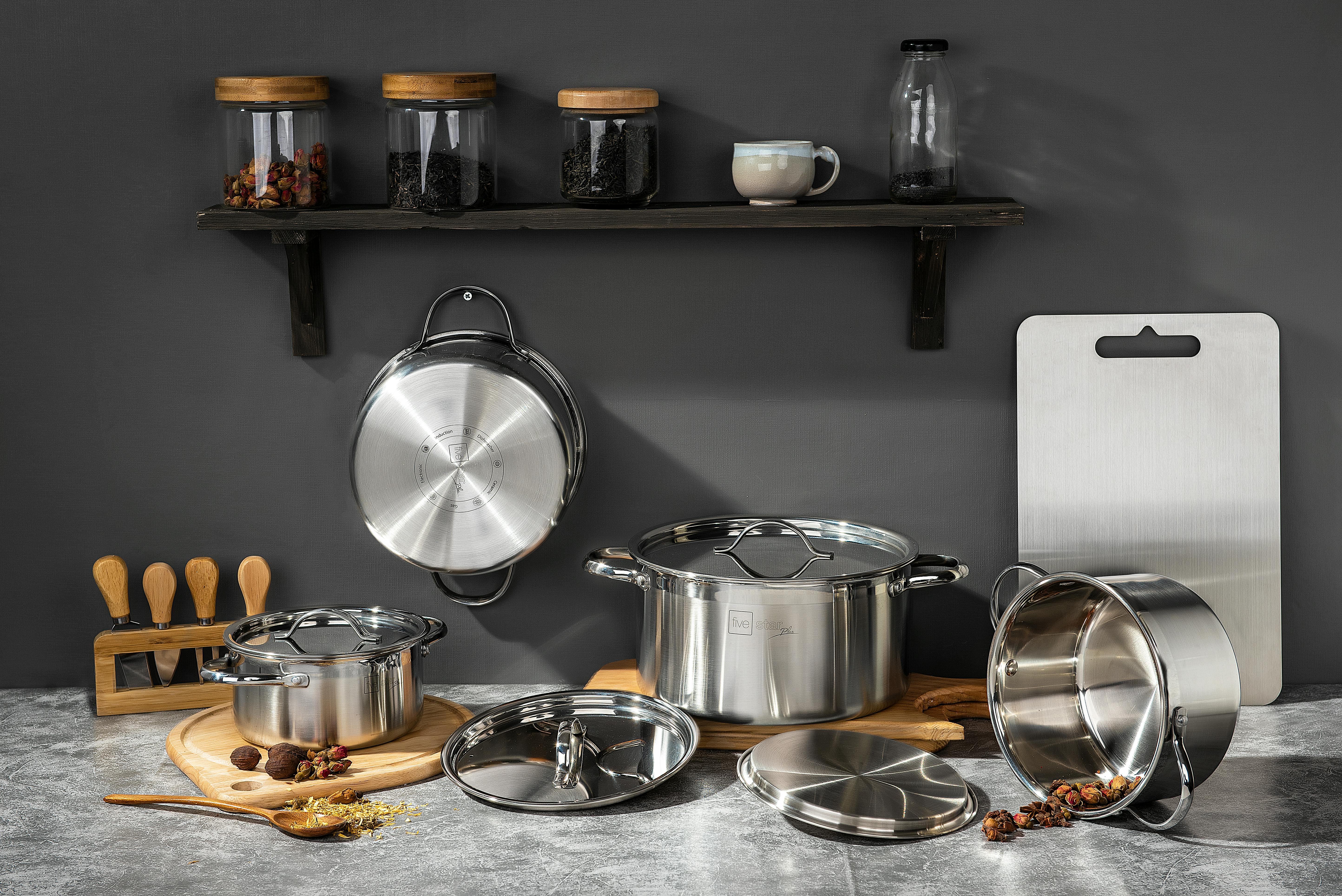 Entertainers Need the Best Stainless Steel Cookware