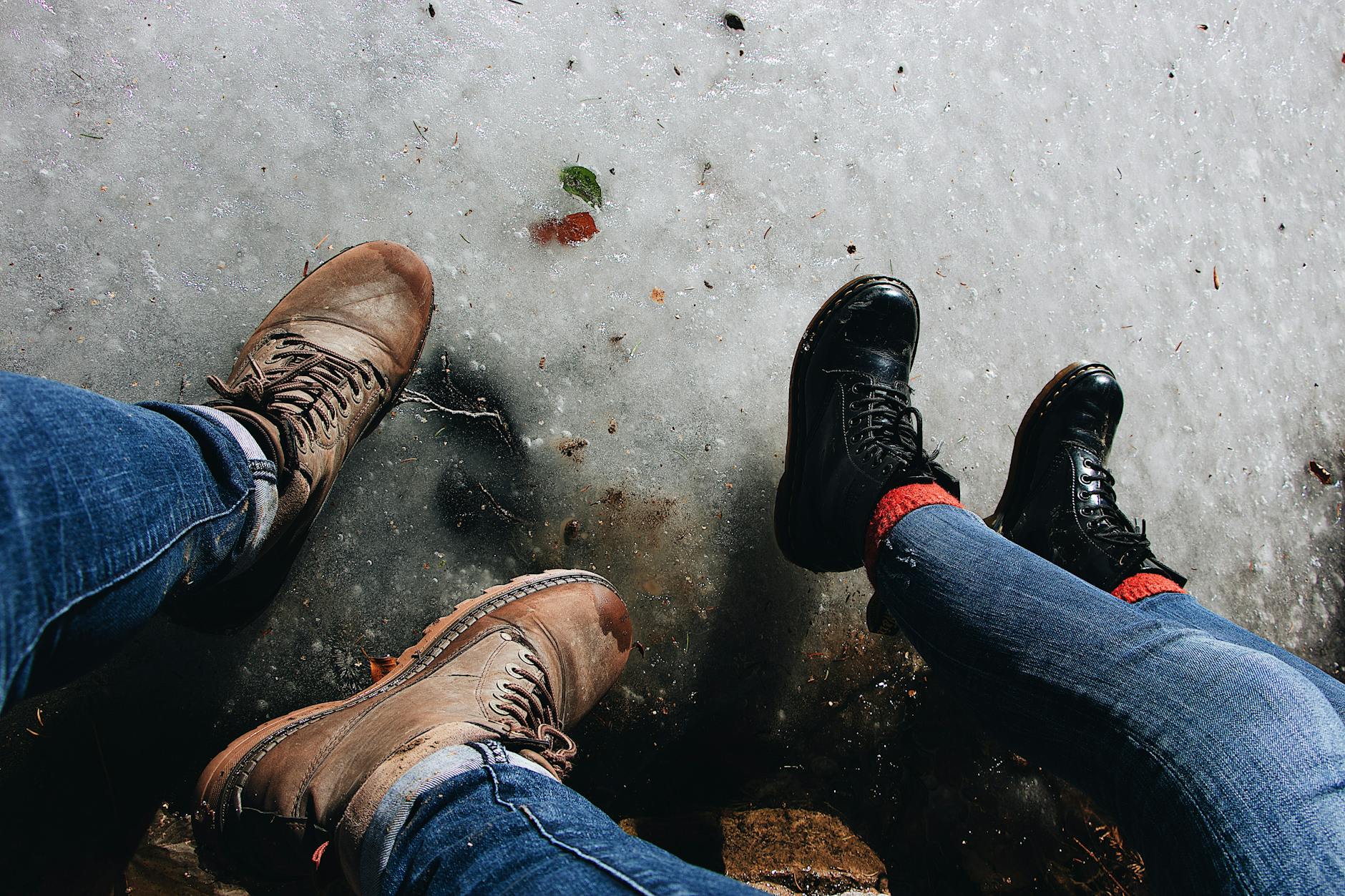 Jeans bootcut, como nome sugere, cobre ou destaca suas botas Jeans bootcut, como nome sugere, cobre ou destaca suas botas
