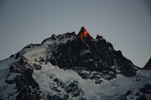 Foto De Paisaje De Un Pico De Montaña