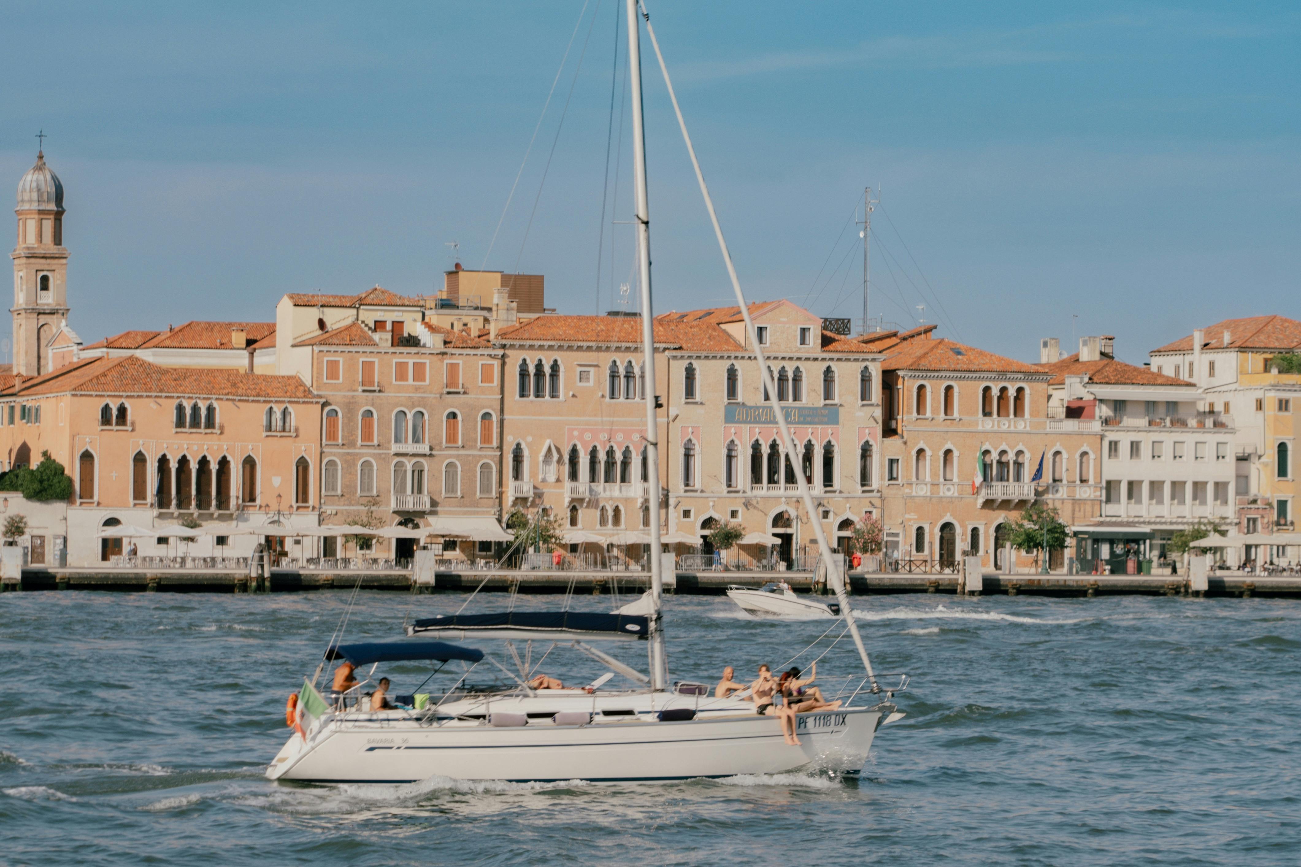generali travel insurance — Photo by Mắt Một Mí on Pexels