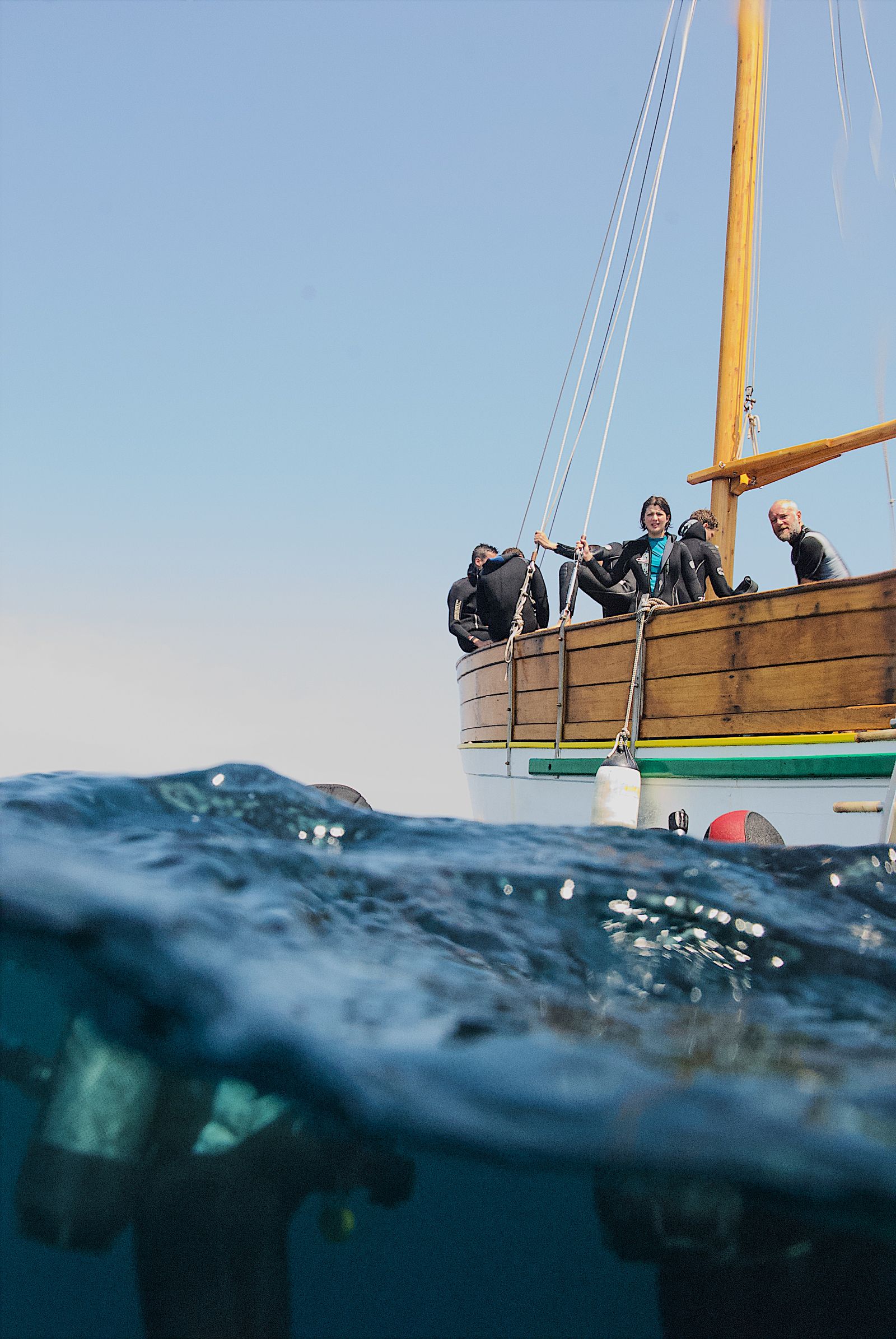 Last-Minute Boat Trip Waitlists: How AI Reception Helps Dive Centers Fill Seats Without Chaos