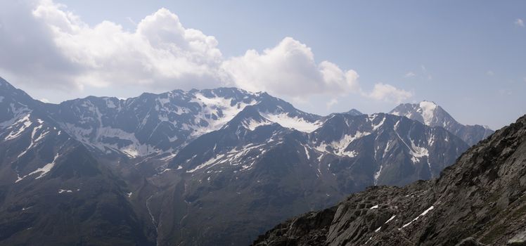 Majestätischer Himmel & Blau – Naturmotiv als Hintergrundbild