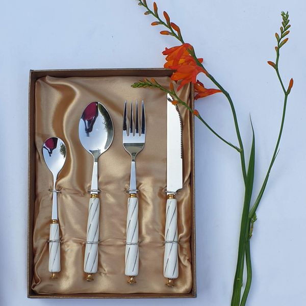 20 Piece Flatware Set