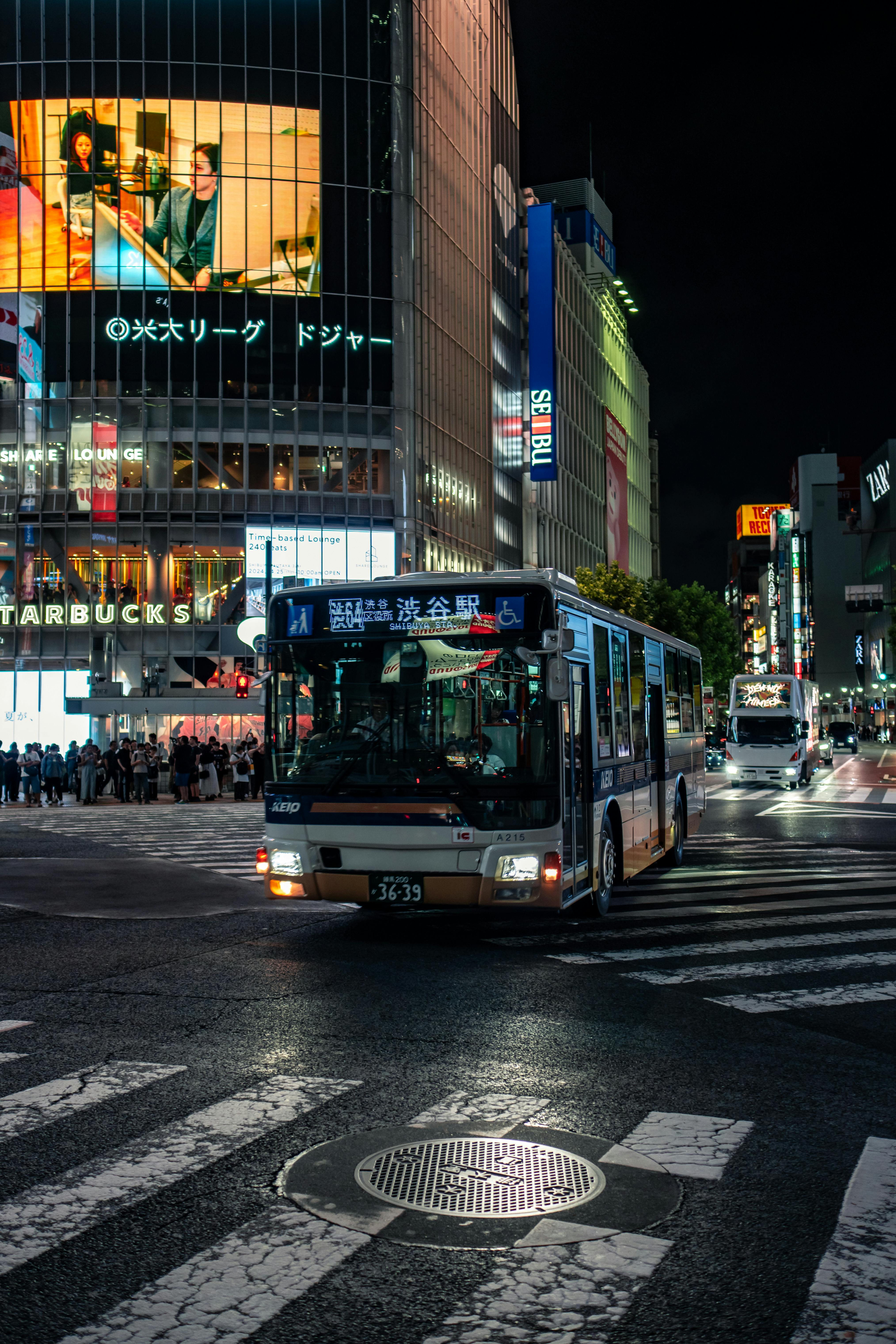 Dine and Unwind: Fort Mill’s Best Restaurants and Nightlife via Charter Bus