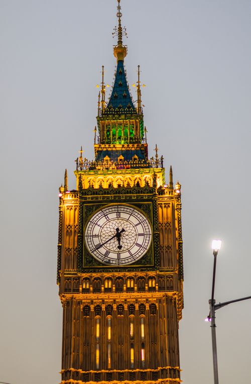 Free A stunning view of Big Ben illuminated at night in London, UK. Stock Photo