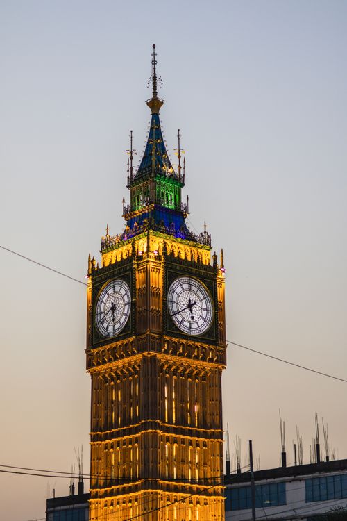 Free The iconic Big Ben tower illuminated at dusk, showcasing its classic Victorian architecture. Stock Photo