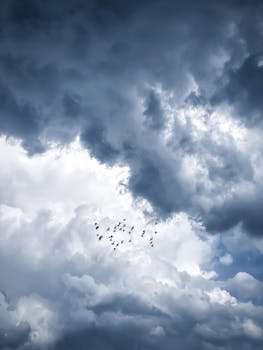 Image shows stormy weather in Himachal Pradesh.  Heavy rainfall and 60km/h winds. Tourist safety advisory.