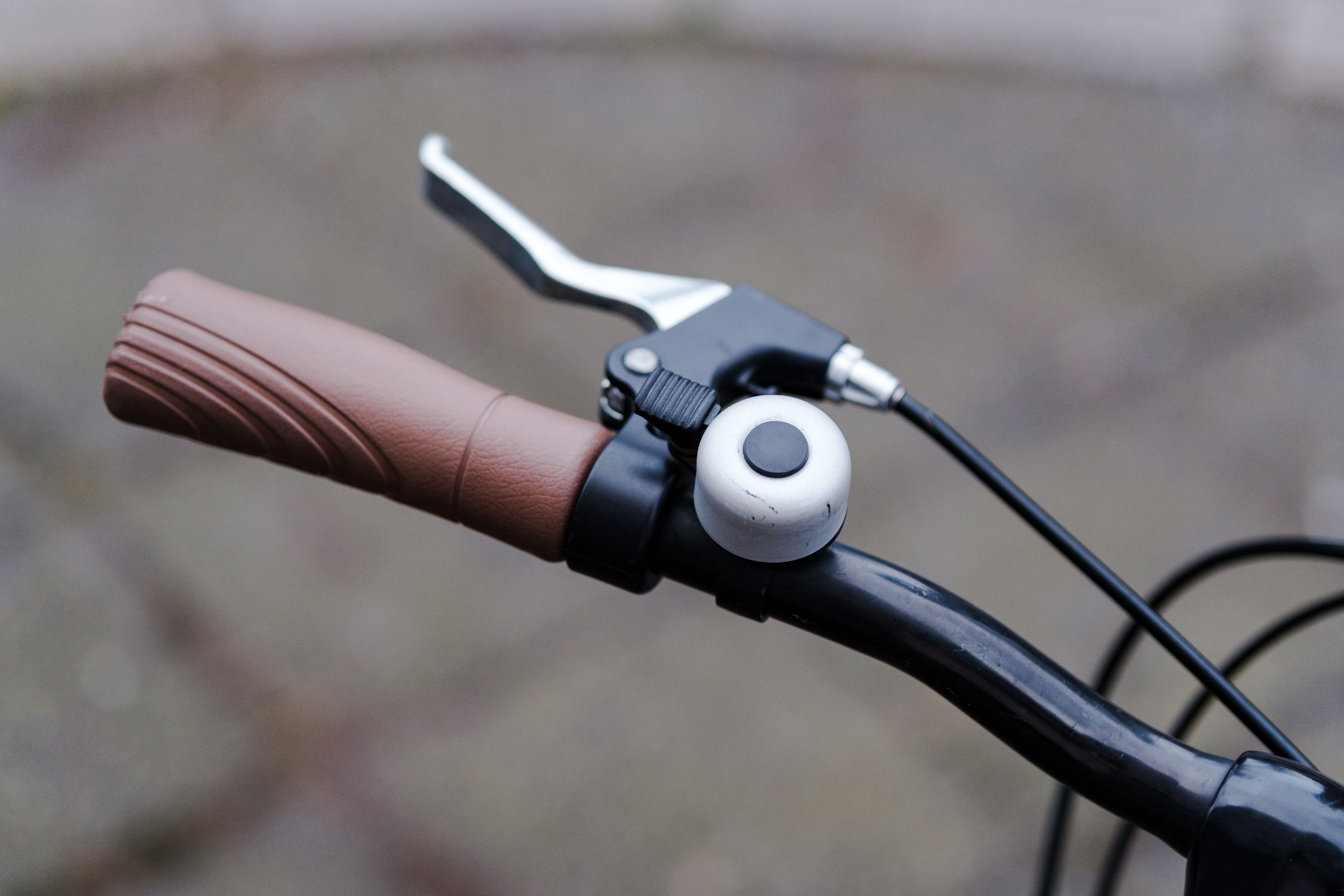 Freins de vélo électrique en ville : check-up de sécurité en 15 minutes avant de se mettre au vélotaf - illustration