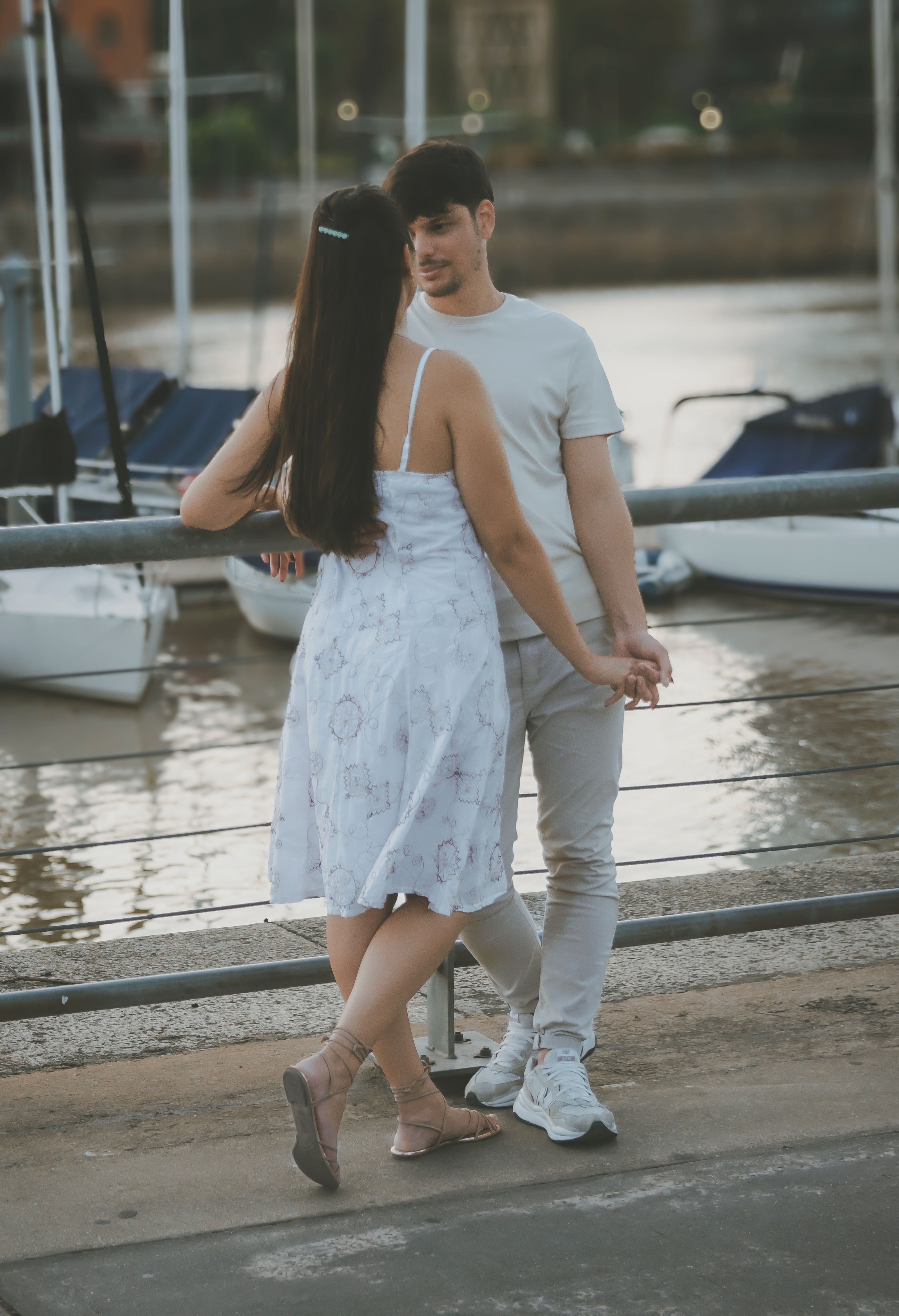 Online dating: starting a conversation on a niche platform