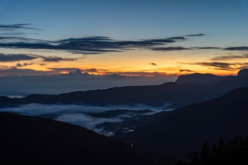 Free A breathtaking sunrise over misty mountains, creating a serene and tranquil atmosphere. Stock Photo