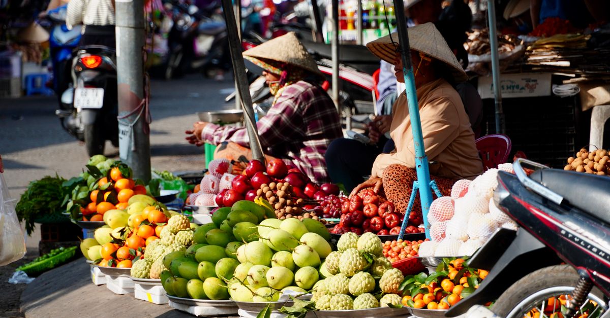 How to Experience Local Cuisine on Your Getaway