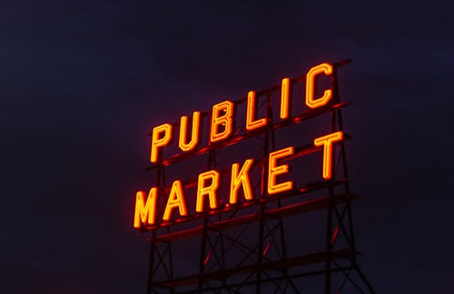 öffentlicher Markt Leuchtreklame