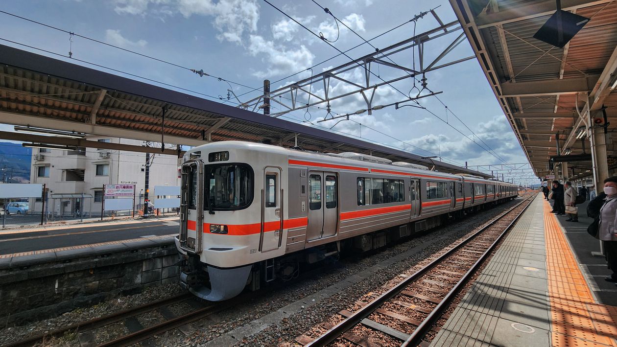 Modern Train at Japanese Railway Station · Free Stock Photo