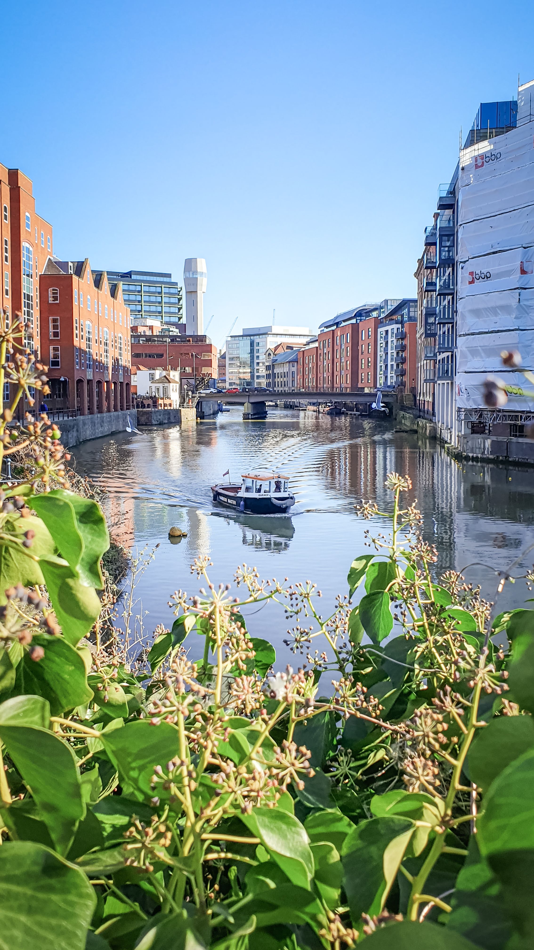 Scenic View of River Avon in Bristol with Boat · Free Stock Photo
