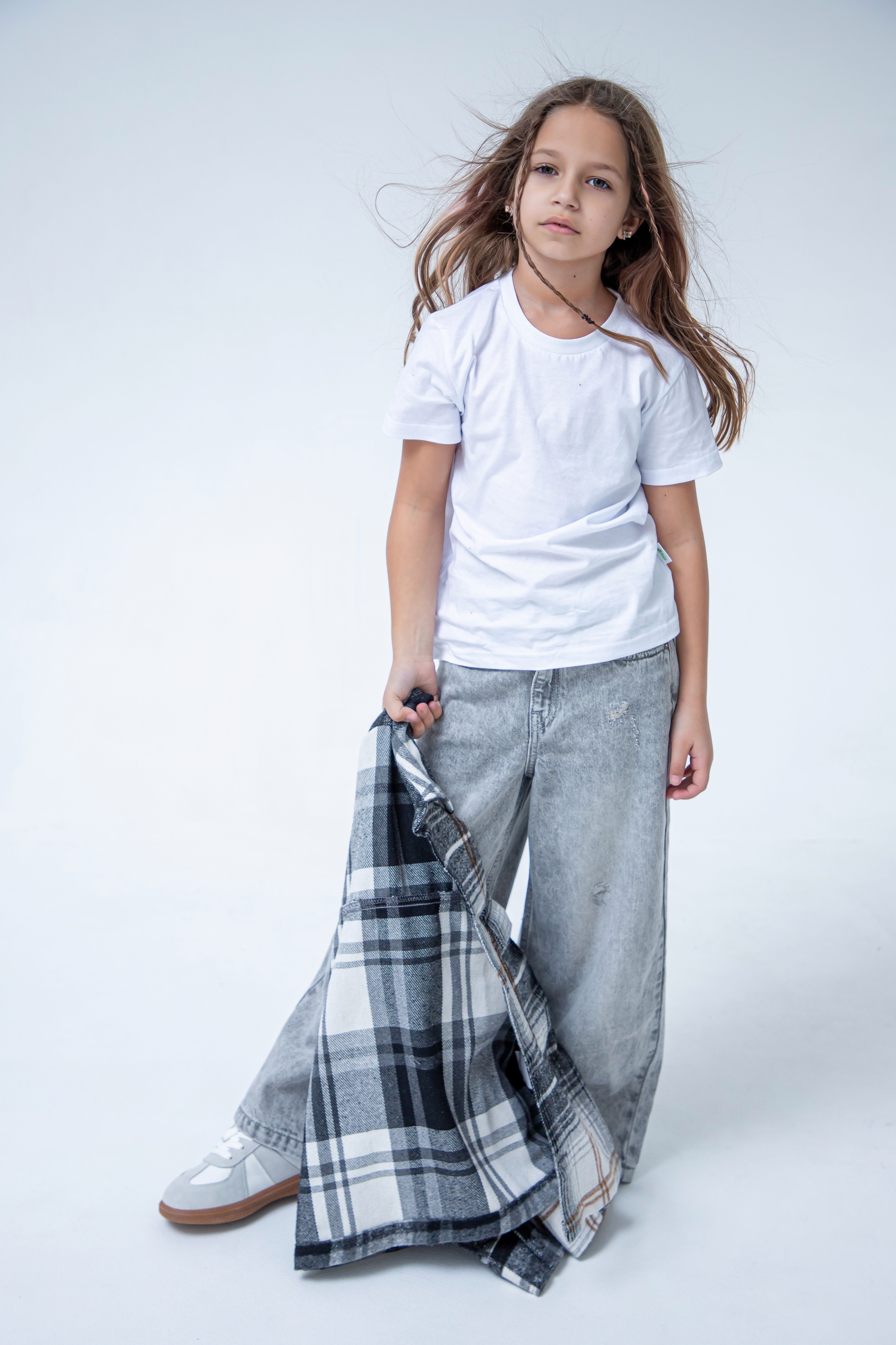 Casual Young Girl with Plaid Shirt and Jeans · Free Stock Photo