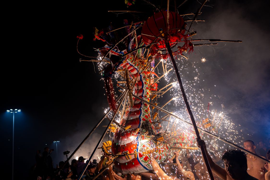 夜祭舞龙盛况空前 · 免费素材图片