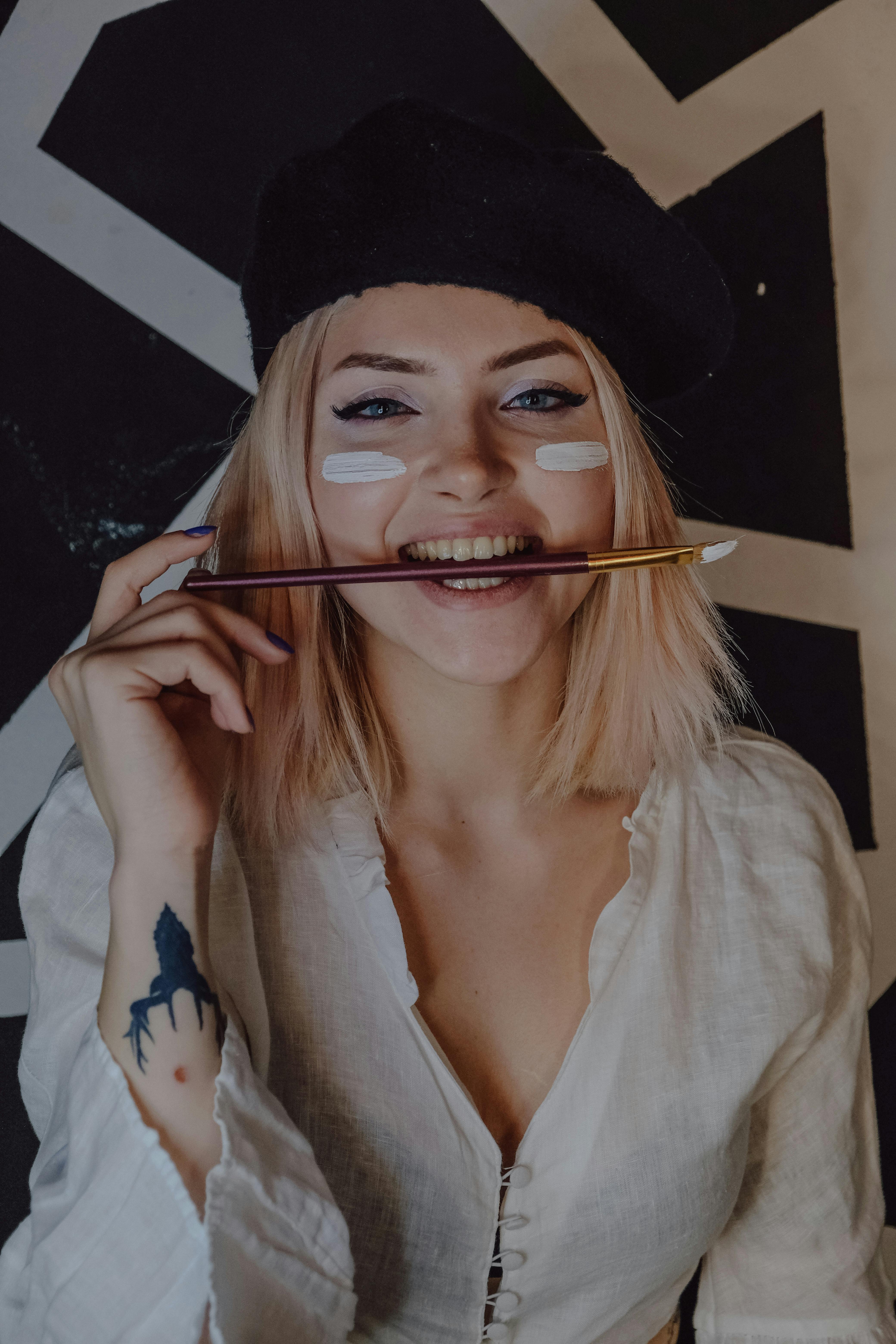 Ilmainen kuvapankkikuva tunnisteilla abstrakti tausta, baskeri, blondi Kuvapankkikuva