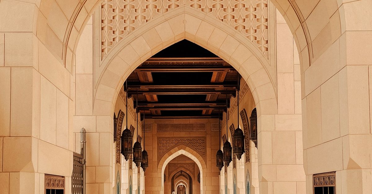Elegant Traditional Middle Eastern Architecture · Free Stock Photo