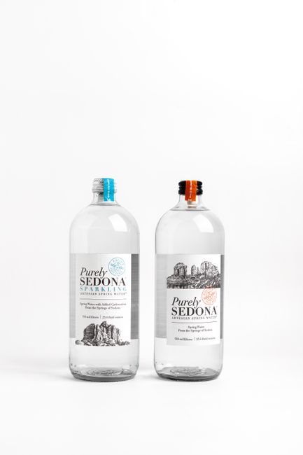 サントリー天然水の特徴的なラベルデザイン