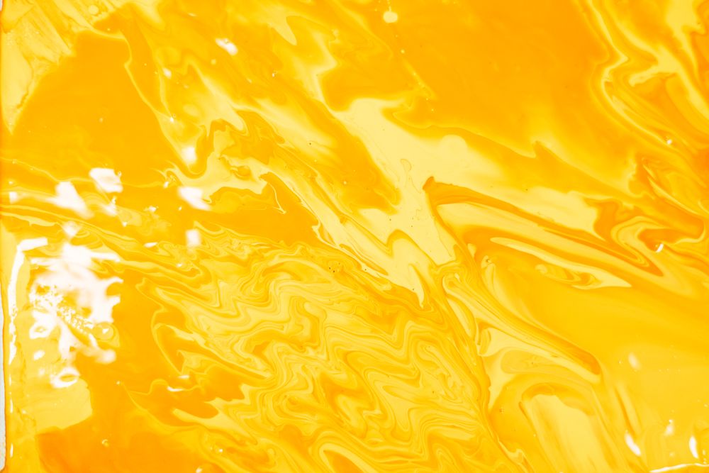 Pintura acrilica abstracta con textura dorada y amarilla