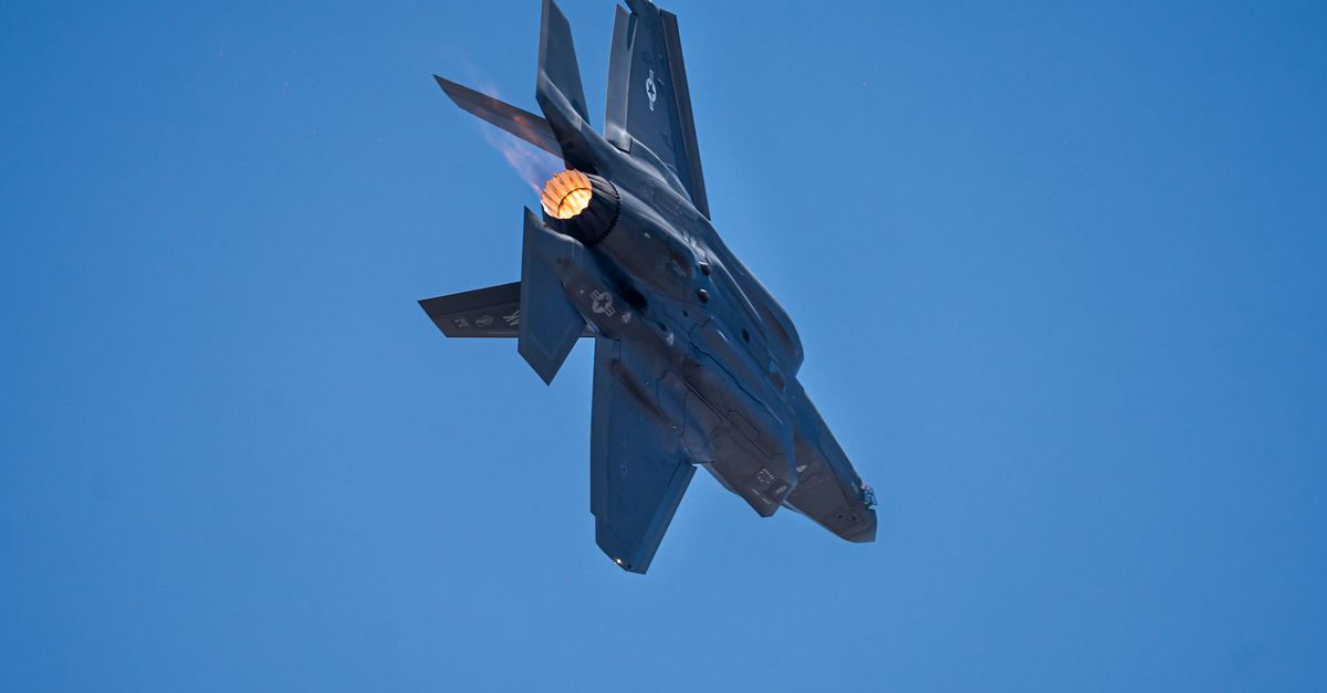 Dynamic Jet Fighter at Bengaluru Air Show · Free Stock Photo