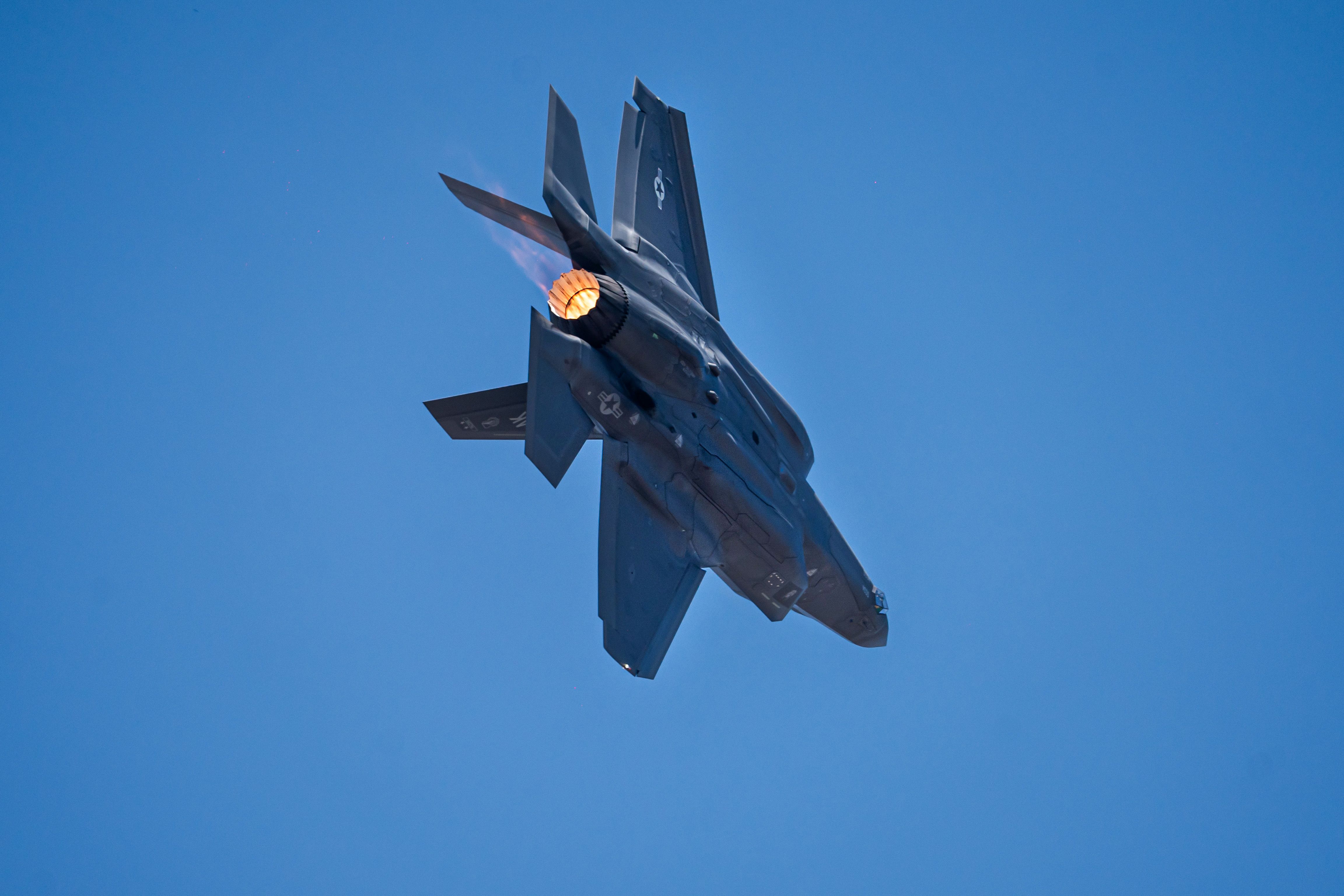 Dynamic Jet Fighter at Bengaluru Air Show · Free Stock Photo