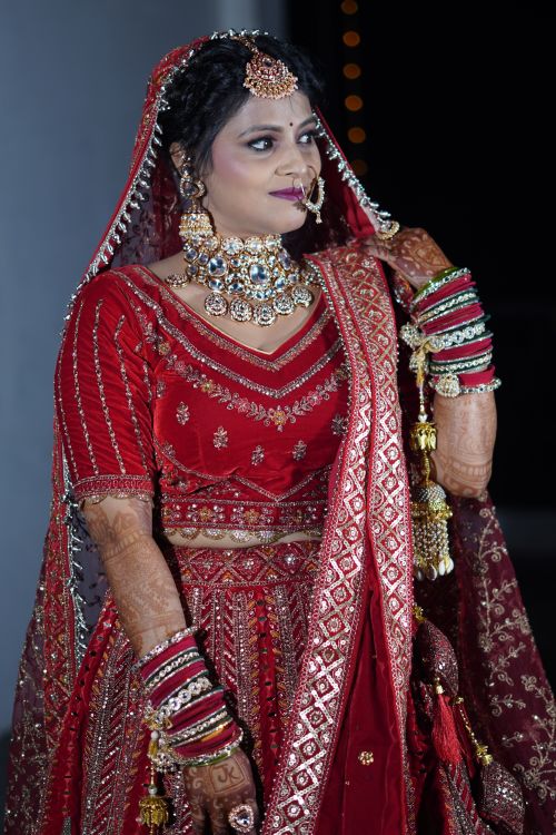 Free Beautiful Indian bride wearing traditional red bridal attire with intricate jewelry. Stock Photo