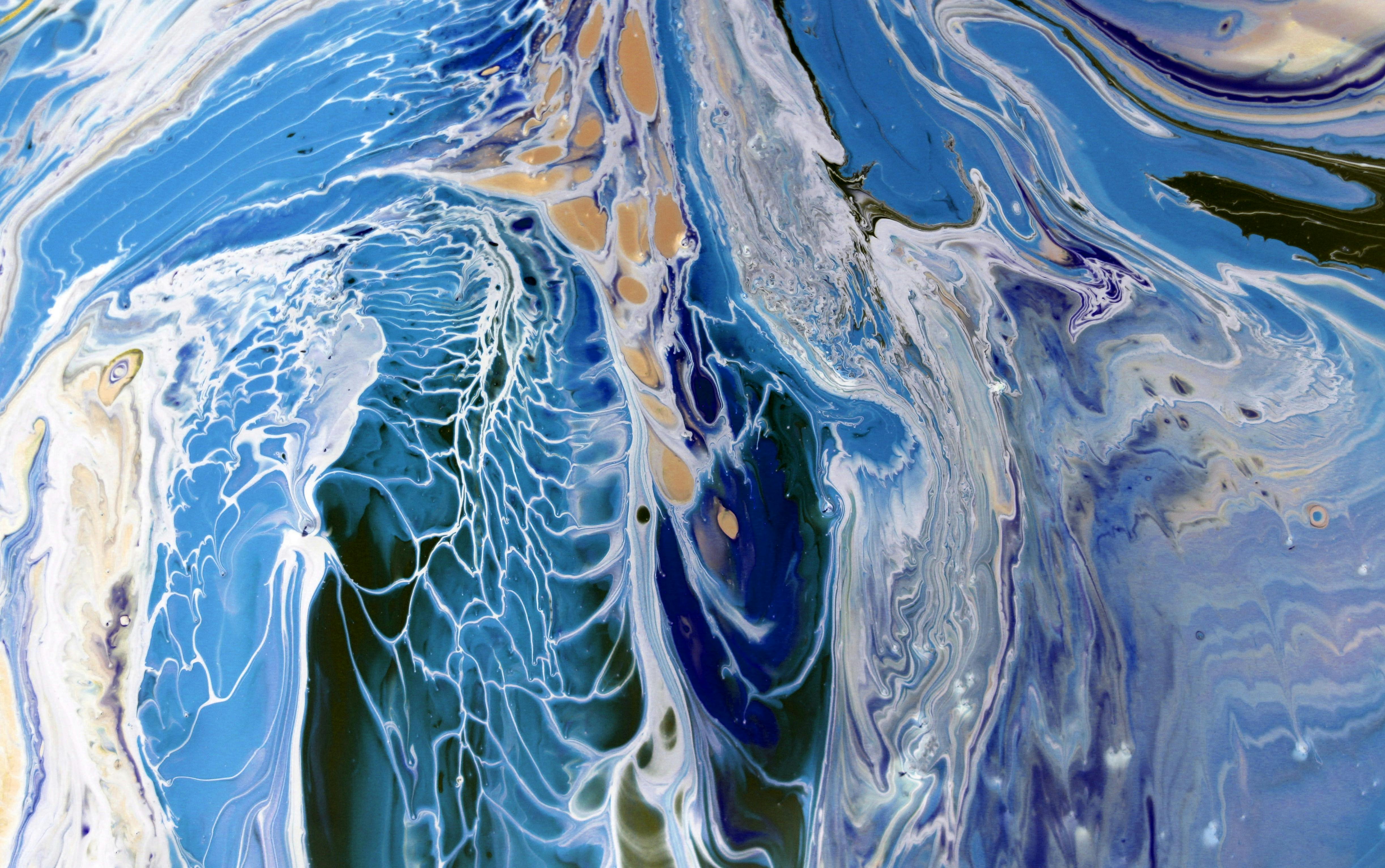 免費 一幅具有旋轉藍色圖案和動態紋理的抽像印象派繪畫。 圖庫相片