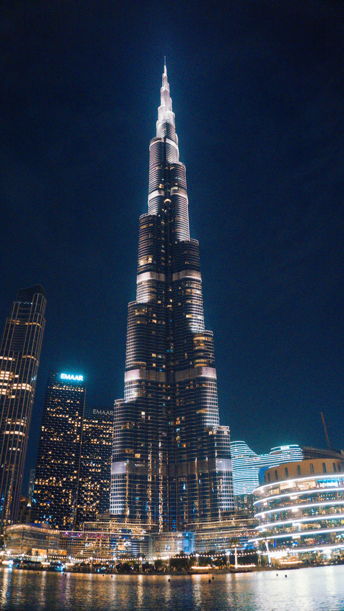 Burj Khalifa iluminado de noche