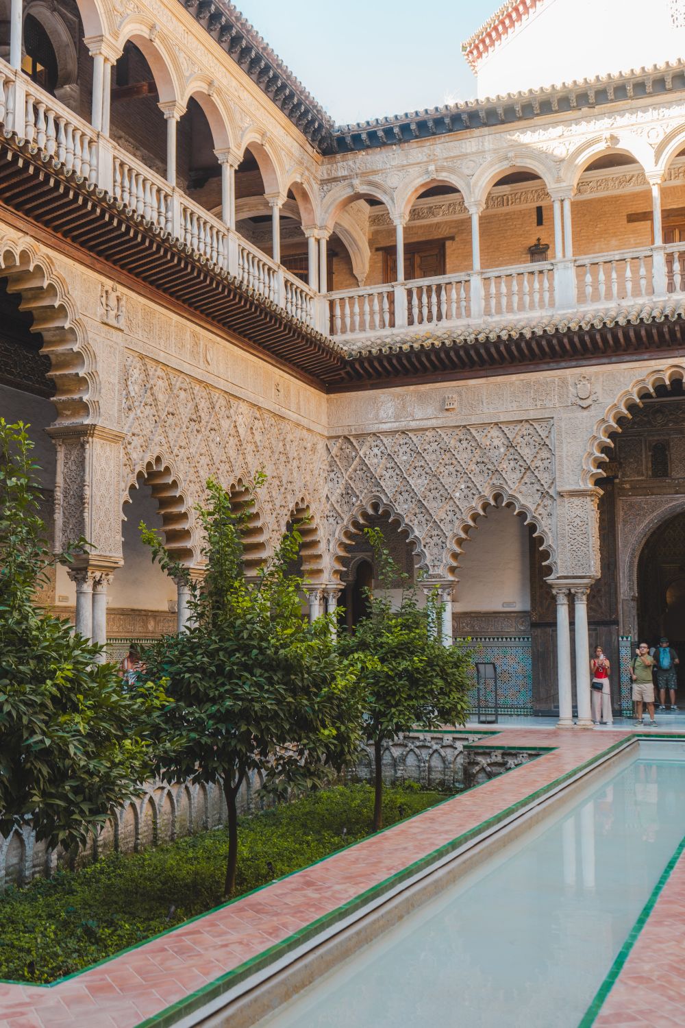 Arcade și curte interioară mudéjar în Real Alcázar din Sevilla