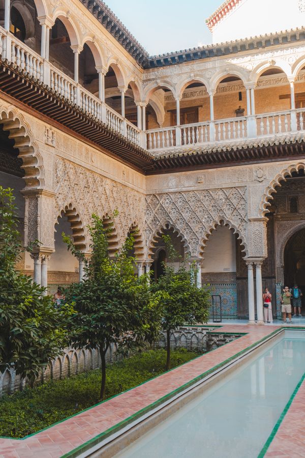 Alcázar-ul din Sevilla, vedere exterioară a arhitecturii maure