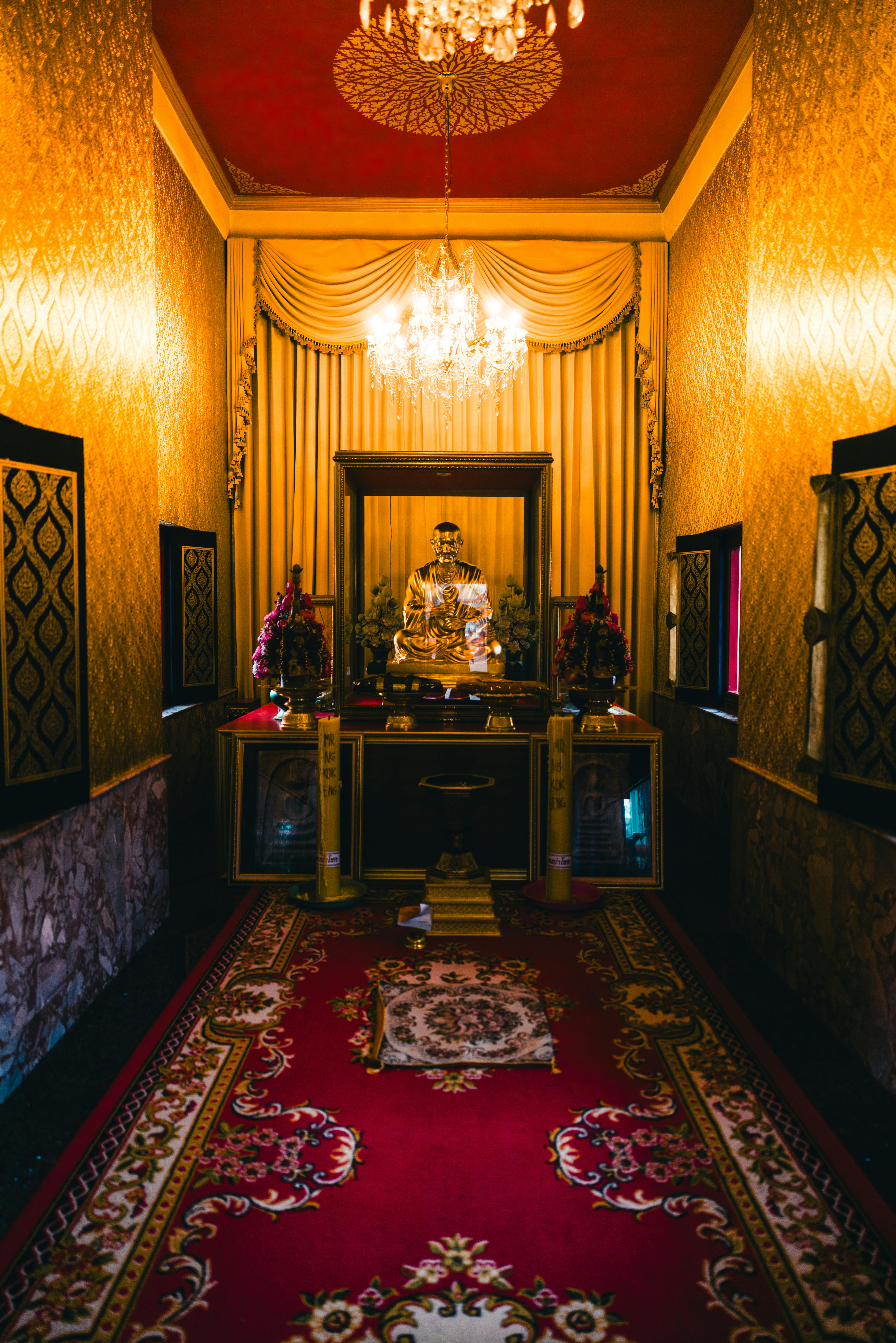 Bangkok: City Chic and Temple Respect