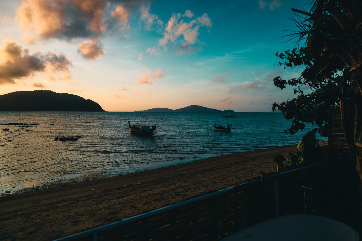 Phuket — Gateway to the Andaman: coves, islands, longtail boats. (6)