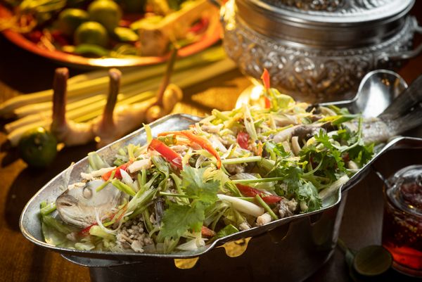 Pescado thai al vapor con lima y jengibre